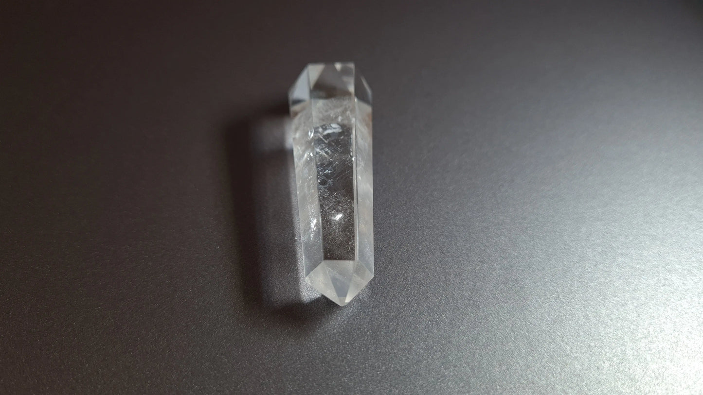 Cristal de quartz - 6 facettes - 5.7 x 1.7 cm - 17.1 g Ma boutique