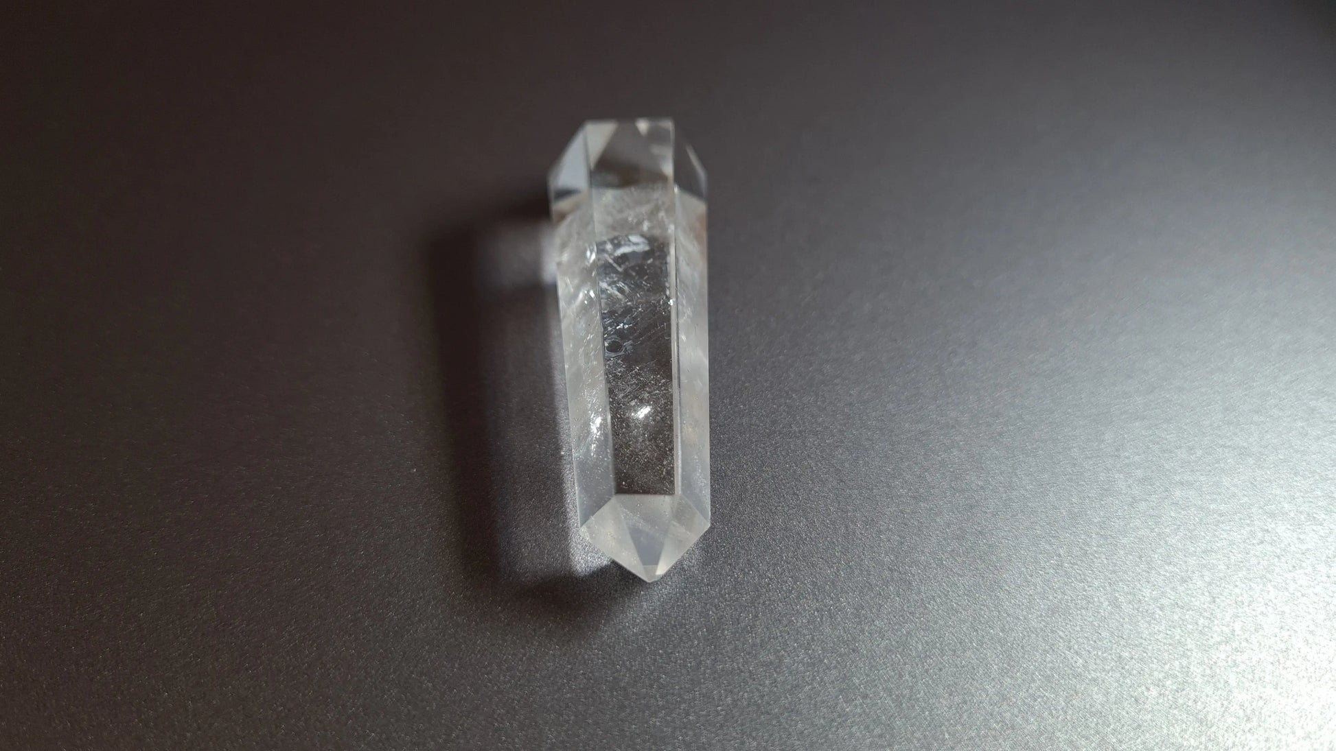 Cristal de quartz - 6 facettes - 5.7 x 1.7 cm - 17.1 g Ma boutique