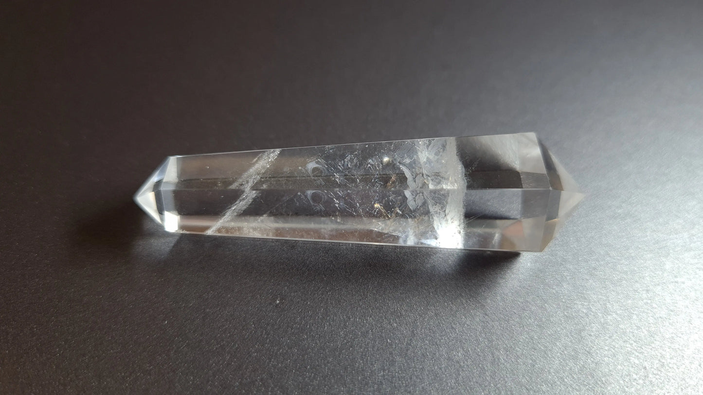 Cristal de quartz - 6 facettes - 5.7 x 1.7 cm - 17.1 g Ma boutique