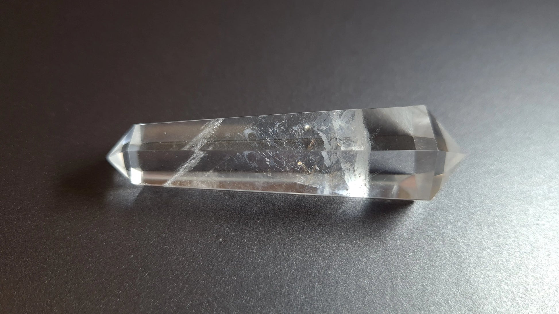Cristal de quartz - 6 facettes - 5.7 x 1.7 cm - 17.1 g Ma boutique