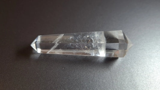 Cristal de quartz - 6 facettes - 5.7 x 1.7 cm - 17.1 g Ma boutique