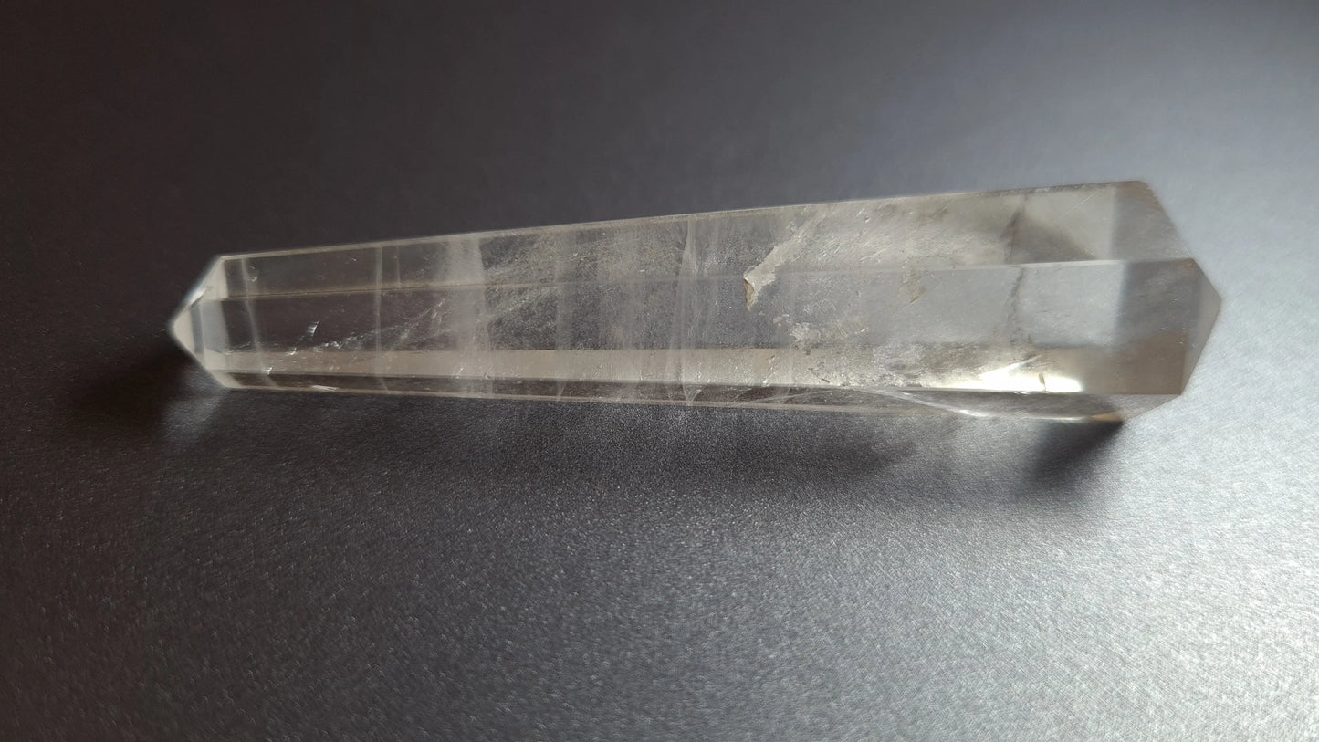 Cristal de quartz - 6 facettes - 6.9 x 1.6 cm - 17.4 g Ma boutique