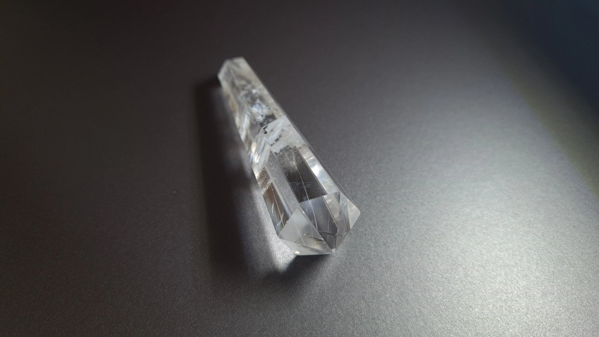 Cristal de quartz - 6 facettes - 8.5 x 2.2 cm - 39 g Ma boutique