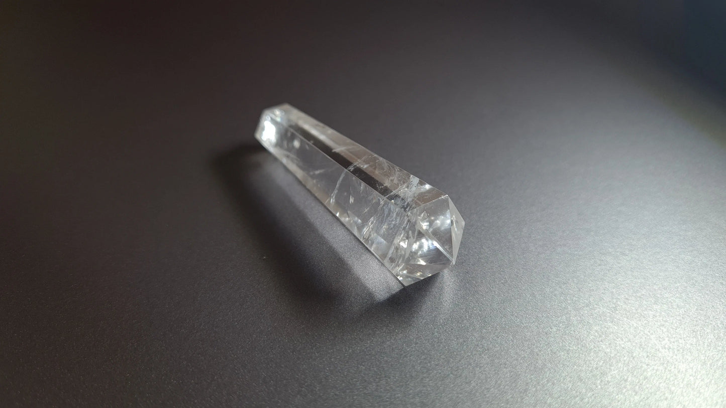 Cristal de quartz - 6 facettes - 6.8 x 1.8 cm - 25.4 g Ma boutique