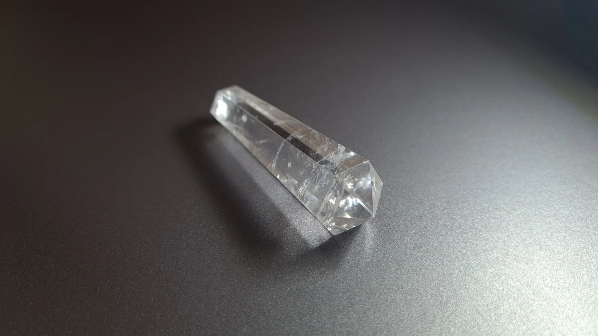 Cristal de quartz - 6 facettes - 6.8 x 1.8 cm - 25.4 g Ma boutique