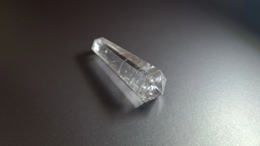 Cristal de quartz - 6 facettes - 6.8 x 1.8 cm - 25.4 g Ma boutique