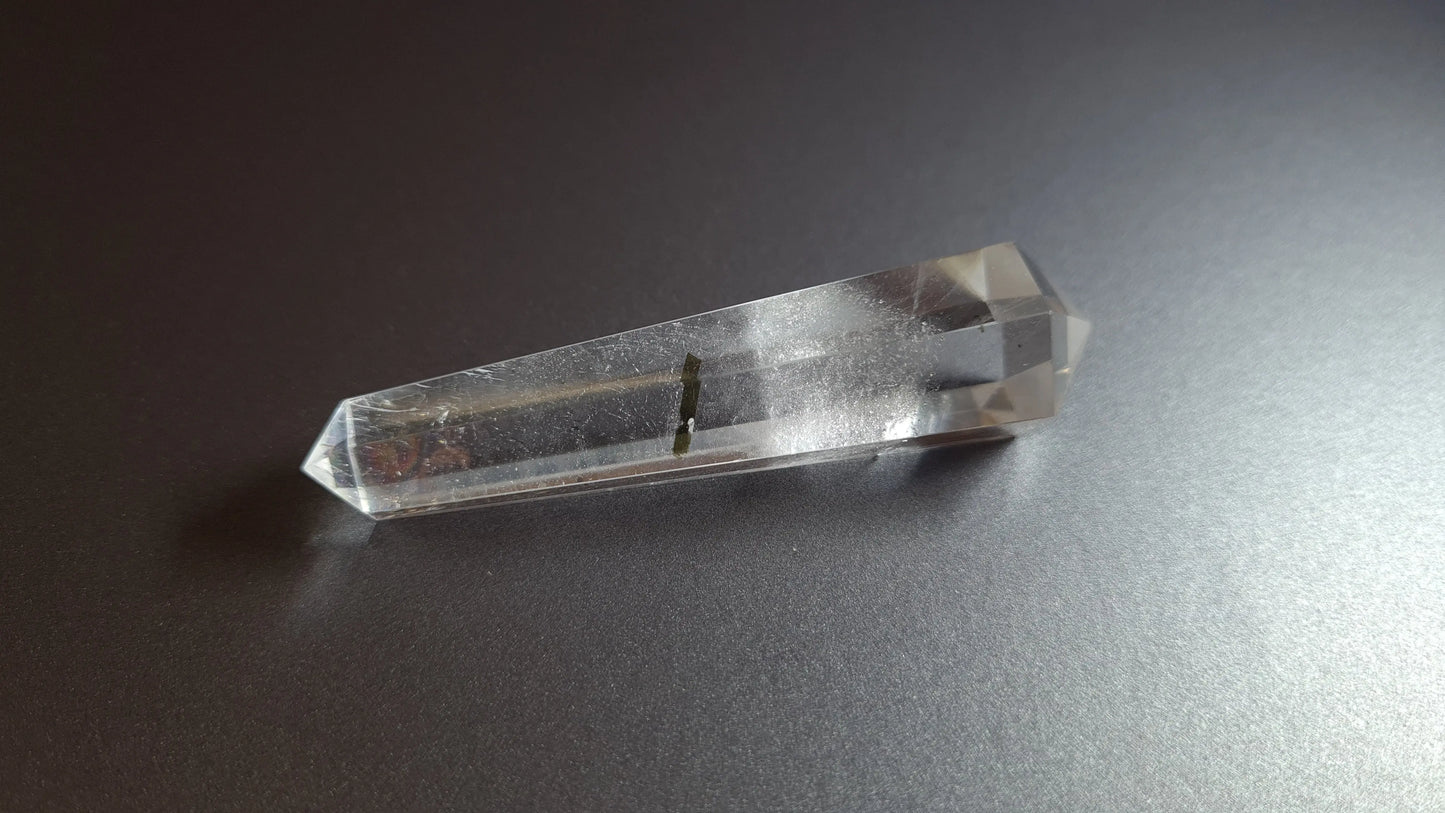 Cristal de quartz - 6 facettes - 7.2 x 1.9 cm - 27.5 g Ma boutique