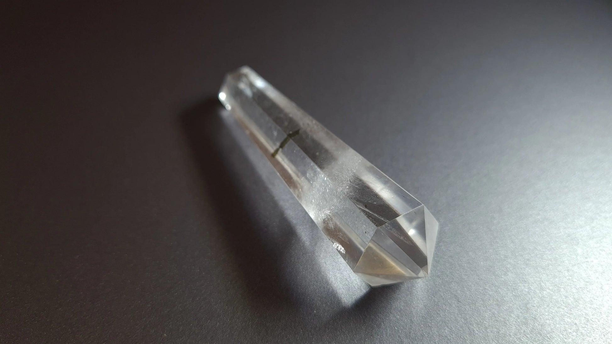 Cristal de quartz - 6 facettes - 7.2 x 1.9 cm - 27.5 g Ma boutique