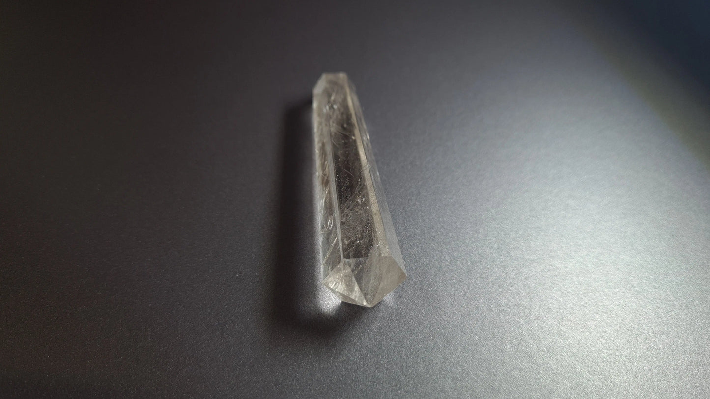 Cristal de quartz (fumé)- 6 facettes - 6.8 x 1.6 cm - 19.8 g Ma boutique