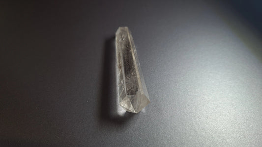 Cristal de quartz (fumé)- 6 facettes - 6.8 x 1.6 cm - 19.8 g Ma boutique