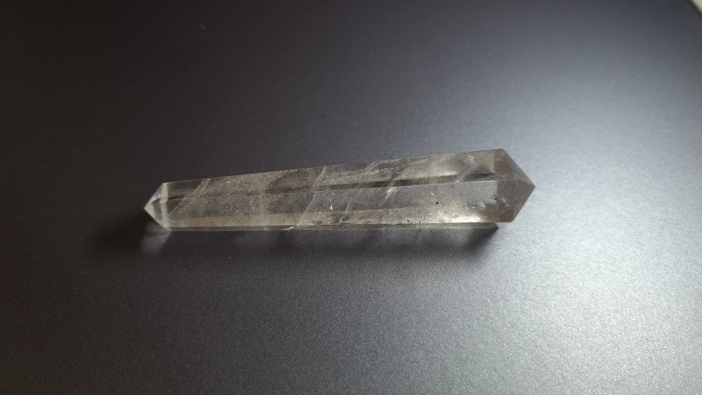 Cristal de quartz (fumé) - 6 facettes - 8.8 x 1.8 cm - 34.3 g Ma boutique