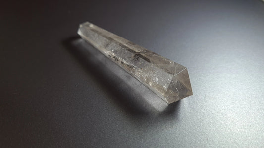 Cristal de quartz (fumé) - 6 facettes - 8.8 x 1.8 cm - 34.3 g Ma boutique