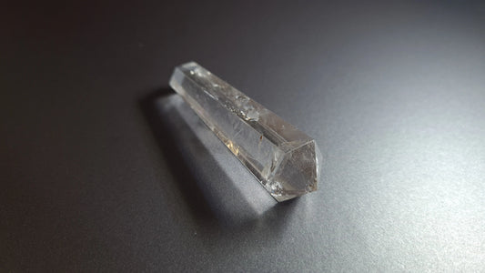 Cristal de quartz - 6 facettes - 6.5 x 1.8 cm - 24.4 g Ma boutique