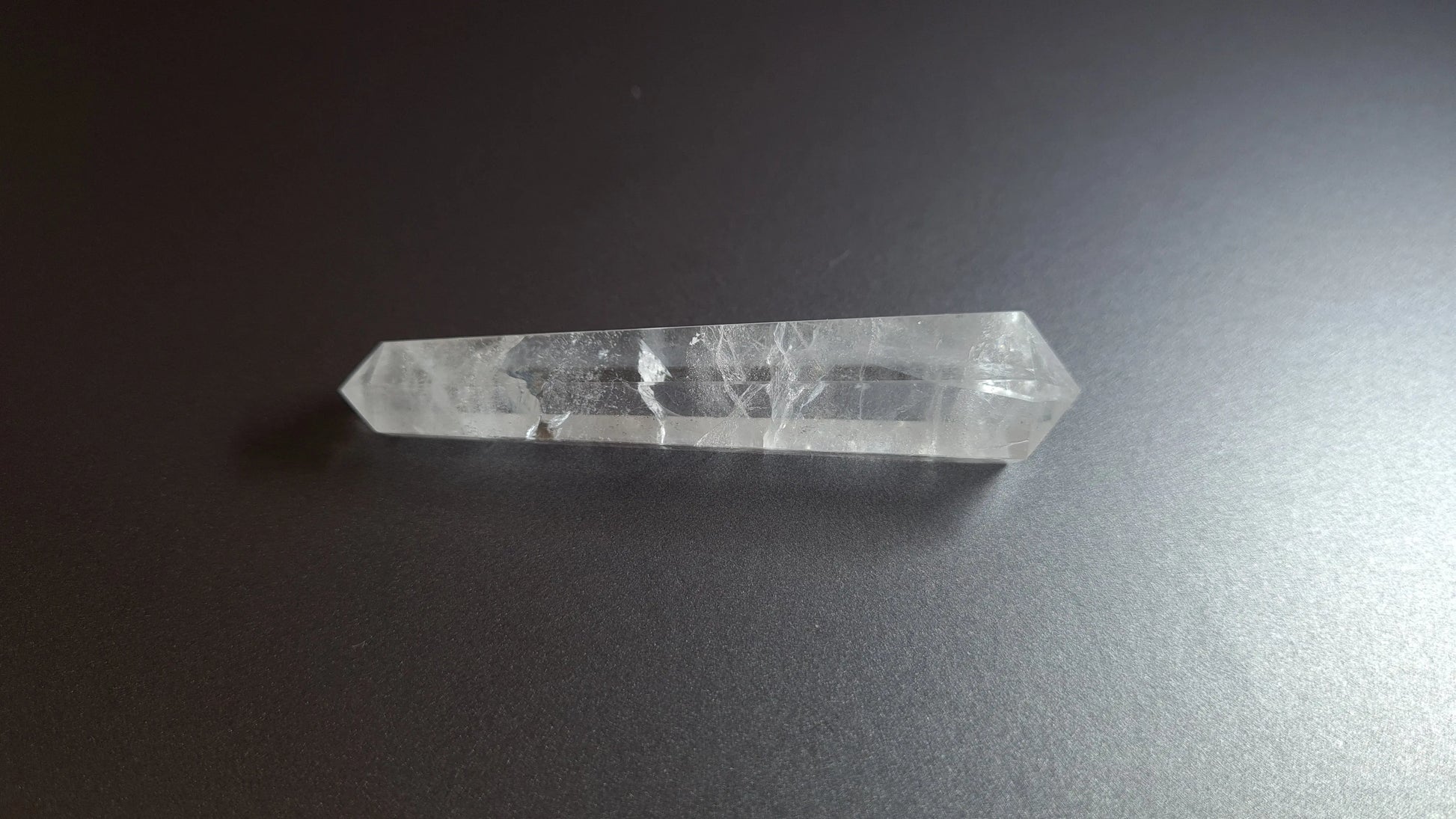 Cristal de quartz - 6 facettes - 7.7 x 1.7 cm - 24.6 g Ma boutique