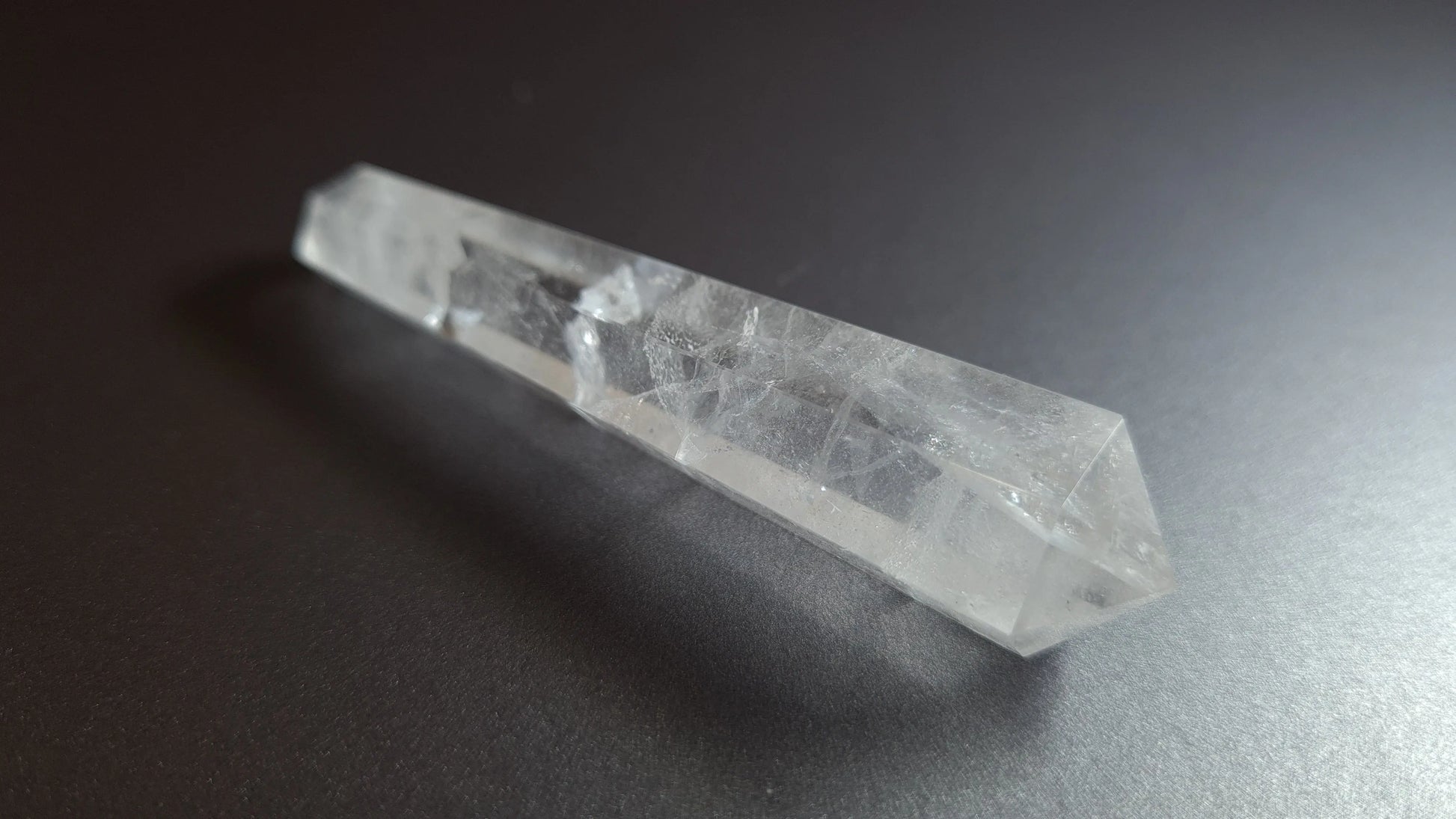 Cristal de quartz - 6 facettes - 7.7 x 1.7 cm - 24.6 g Ma boutique