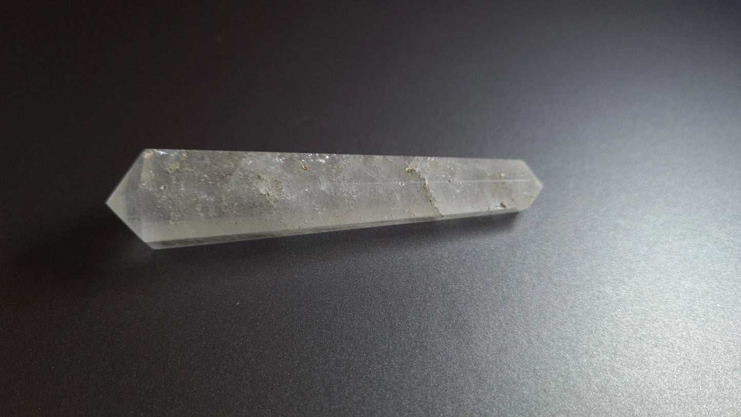 Cristal de quartz - 6 facettes - 8.3 x 1.9 cm - 30.2 g Ma boutique
