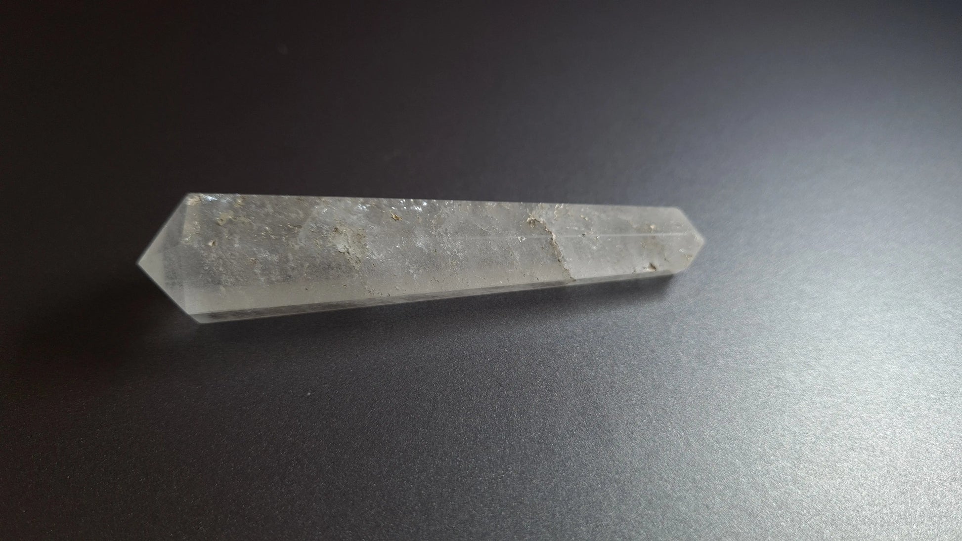 Cristal de quartz - 6 facettes - 8.3 x 1.9 cm - 30.2 g Ma boutique