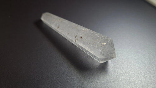 Cristal de quartz - 6 facettes - 8.3 x 1.9 cm - 30.2 g Ma boutique