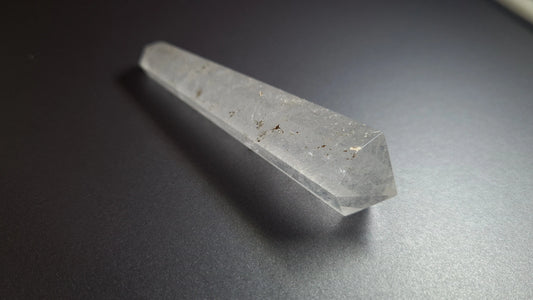 Cristal de quartz - 6 facettes - 8.3 x 1.9 cm - 30.2 g Ma boutique