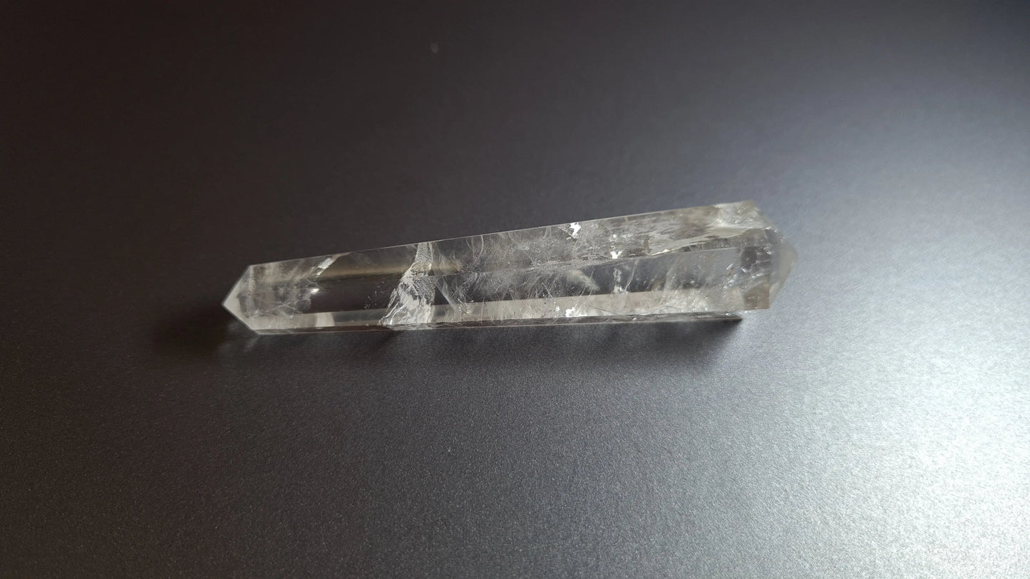 Cristal de quartz - 6 facettes - 8.6 x 1.9 cm - 31.9 g Ma boutique