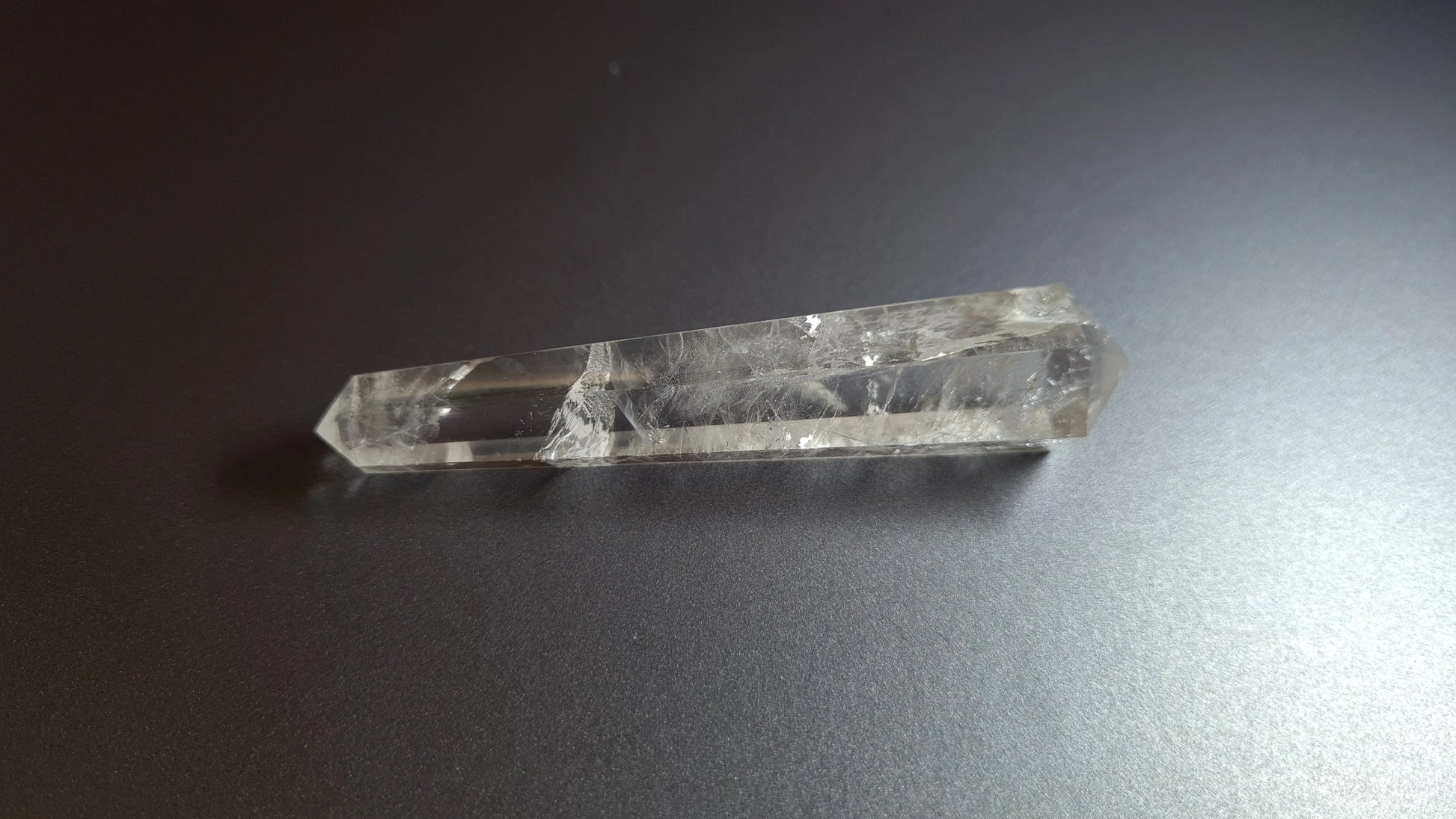 Cristal de quartz - 6 facettes - 8.6 x 1.9 cm - 31.9 g Ma boutique