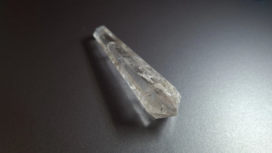 Cristal de quartz - 6 facettes - 8.6 x 1.9 cm - 31.9 g Ma boutique