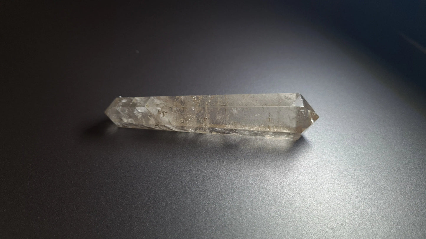 Cristal de quartz (fumé) - 6 facettes - 8.8 x 1.9 cm - 38 g Ma boutique