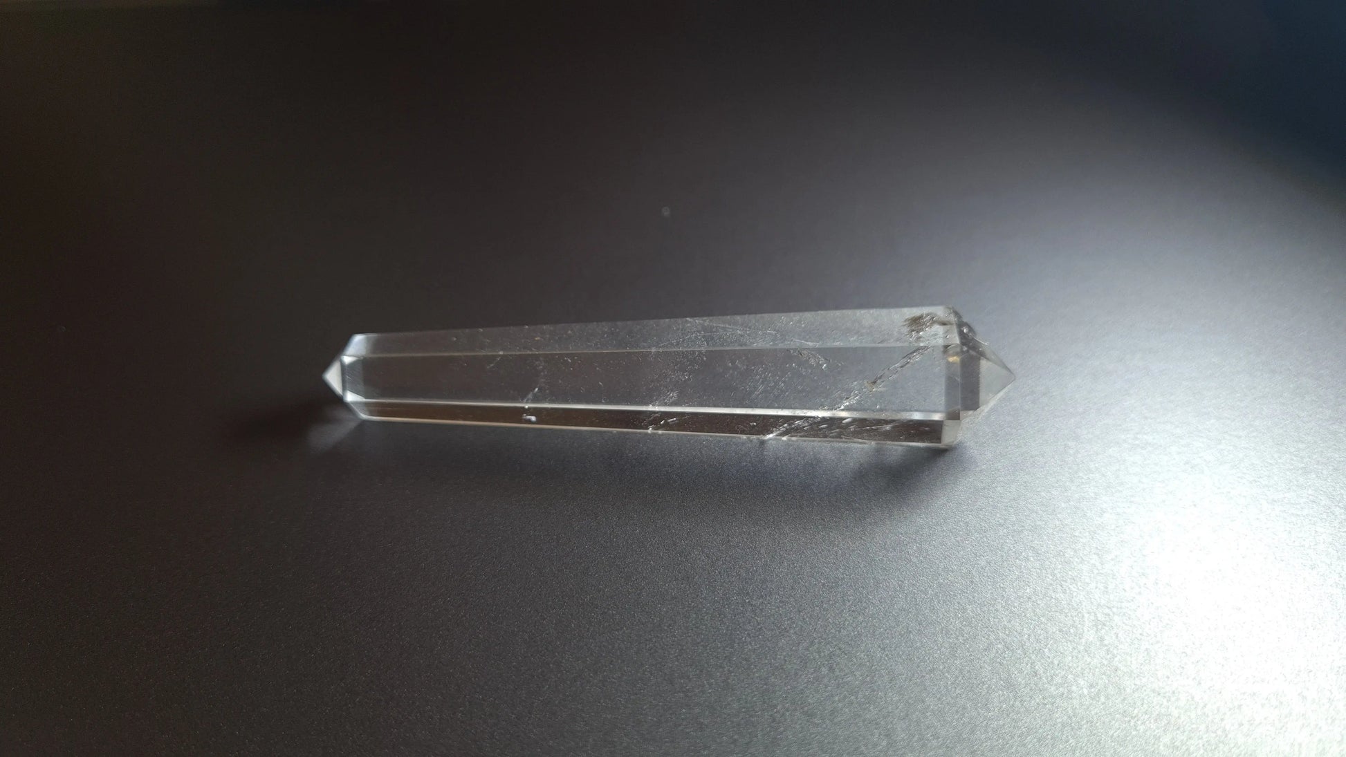 Cristal de quartz - 6 facettes - 9.3 x 1.8 cm - 35.4 g Ma boutique