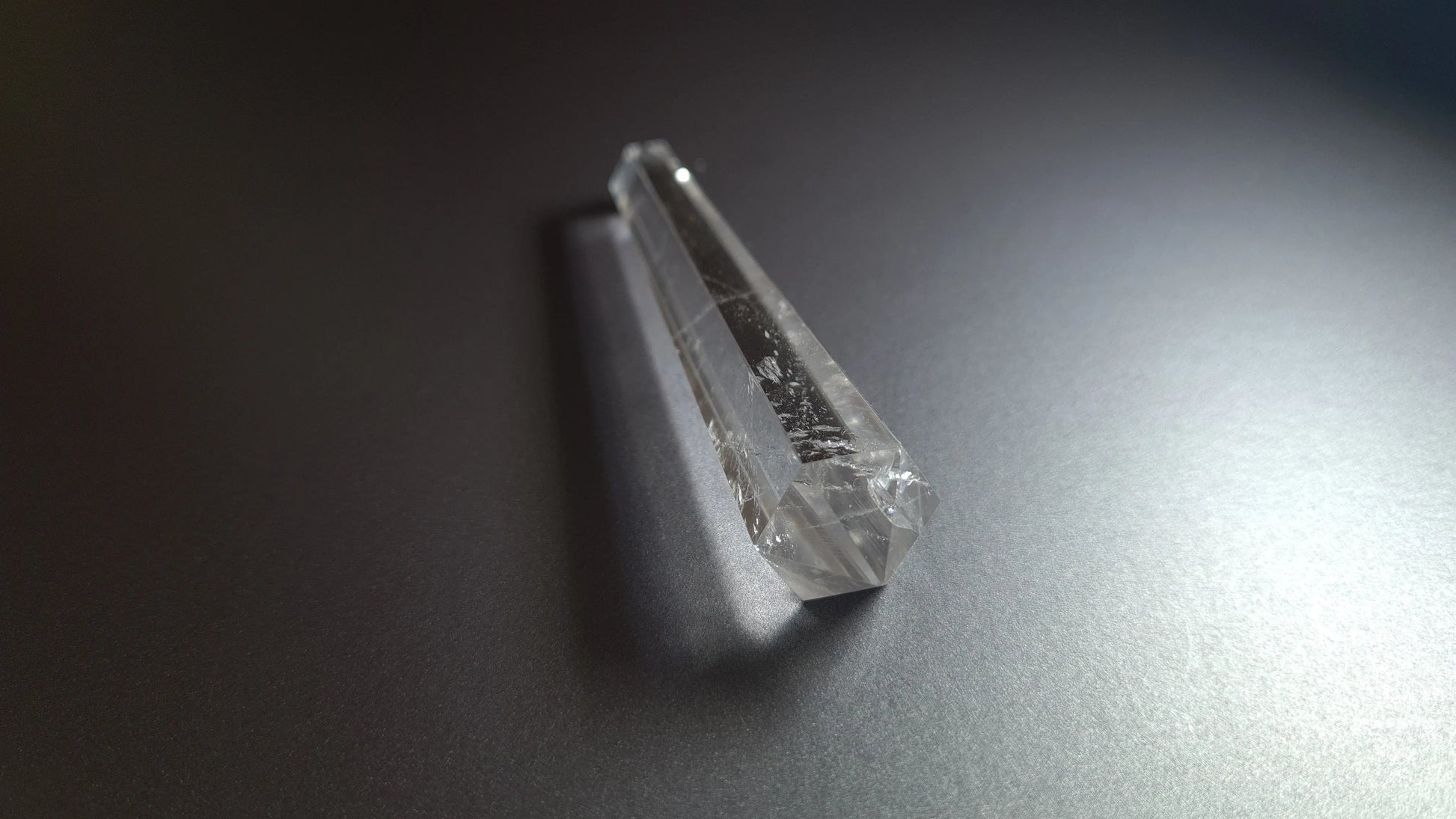 Cristal de quartz - 6 facettes - 9.3 x 1.8 cm - 35.4 g Ma boutique