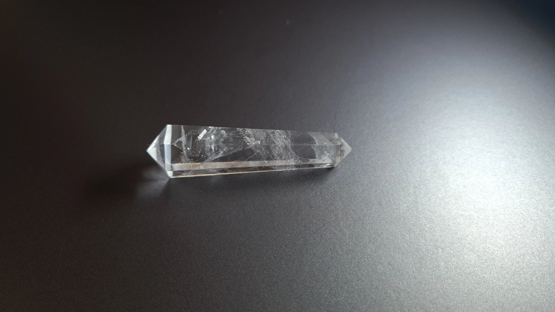 Cristal de quartz - 6 facettes - 6.5 x 1.7 cm - 20.5 g Ma boutique
