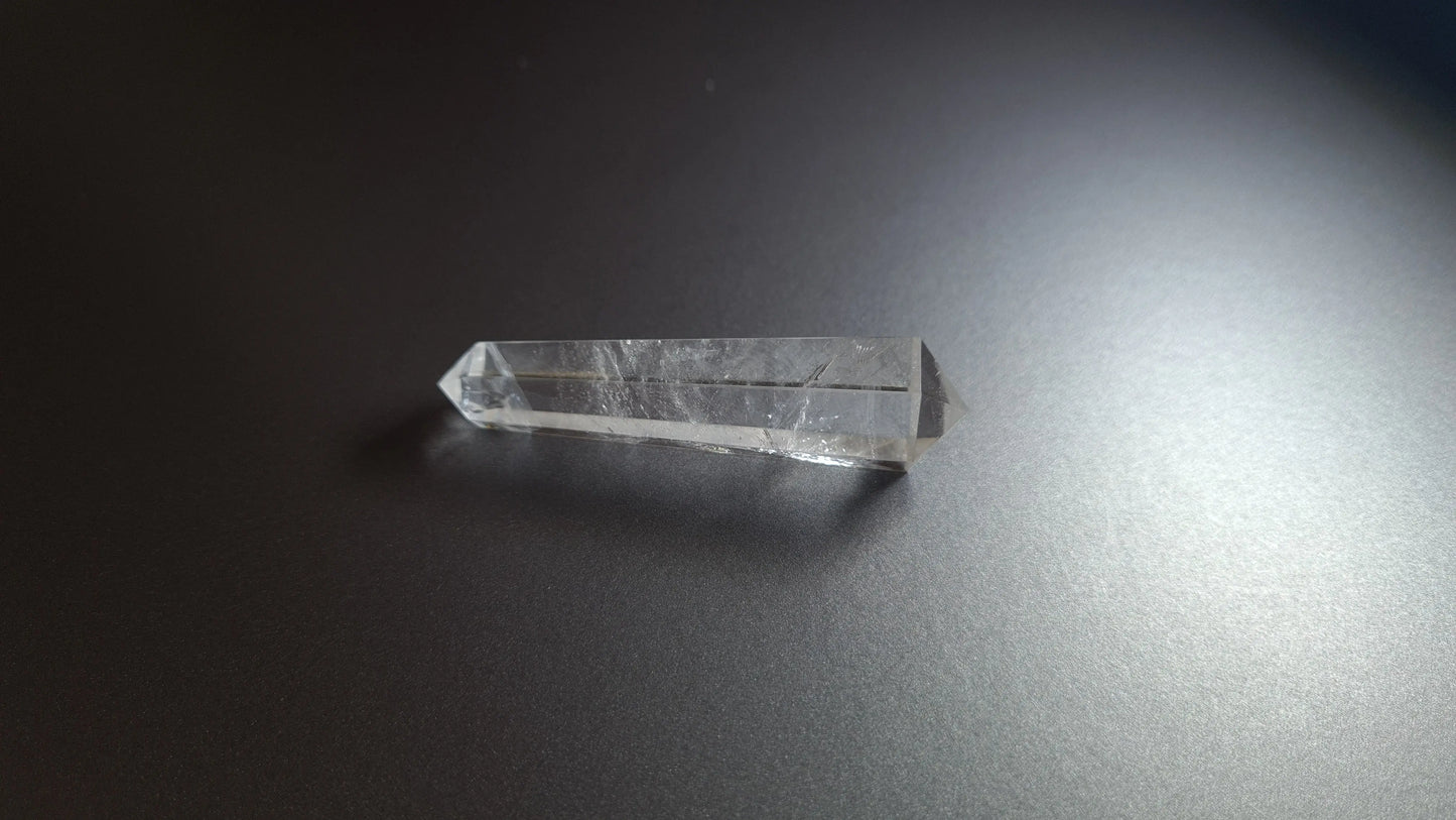 Cristal de quartz - 6 facettes - 6.5 x 1.7 cm - 20.5 g Ma boutique