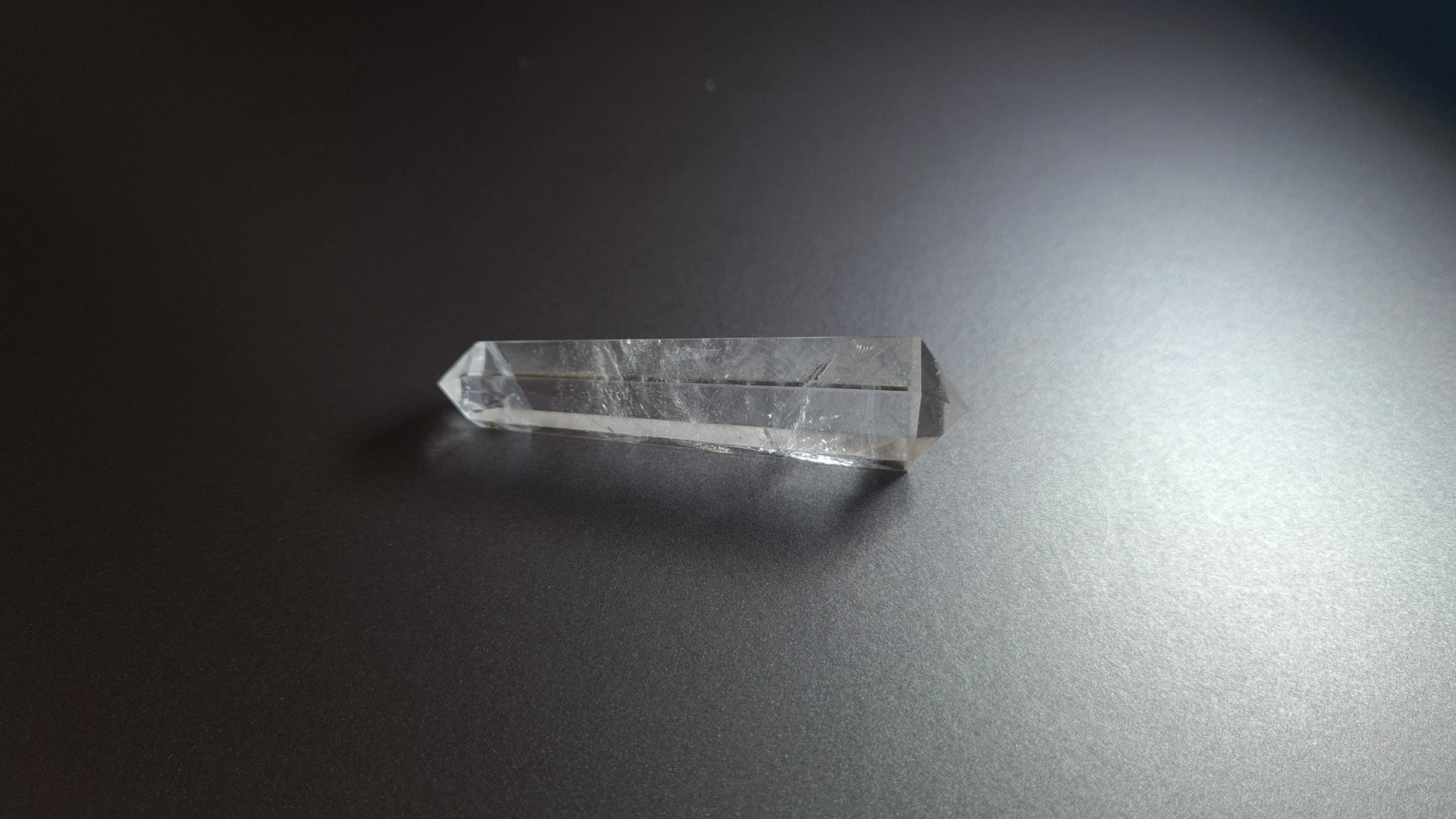 Cristal de quartz - 6 facettes - 6.5 x 1.7 cm - 20.5 g Ma boutique