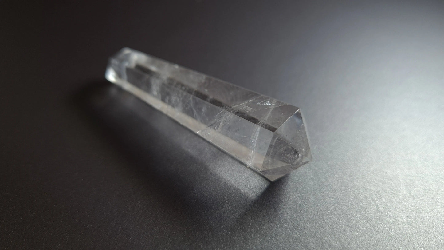 Cristal de quartz - 6 facettes - 6.5 x 1.7 cm - 20.5 g Ma boutique