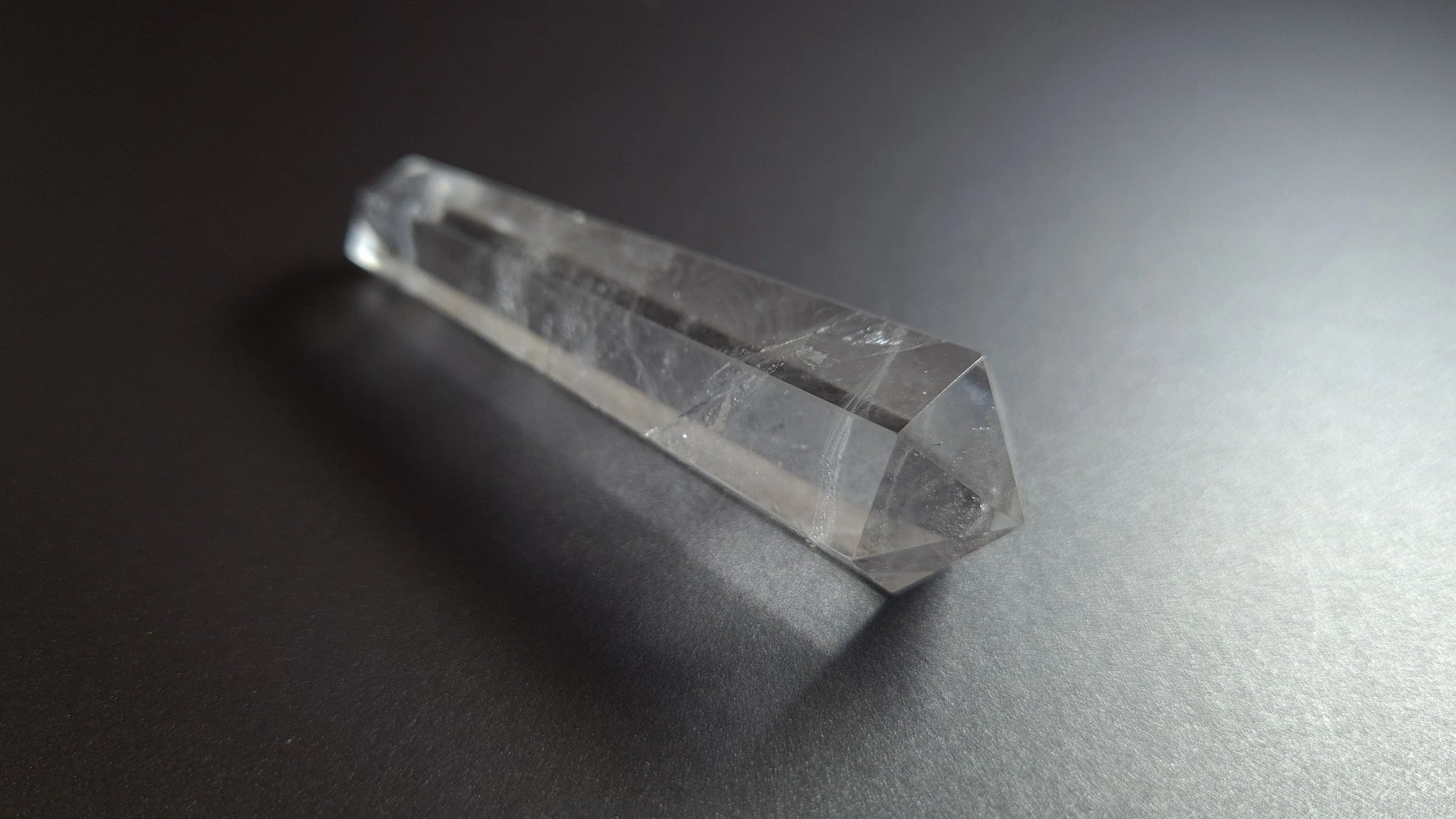 Cristal de quartz - 6 facettes - 6.5 x 1.7 cm - 20.5 g Ma boutique