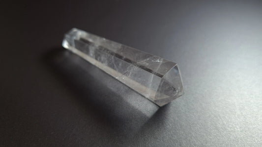 Cristal de quartz - 6 facettes - 6.5 x 1.7 cm - 20.5 g Ma boutique