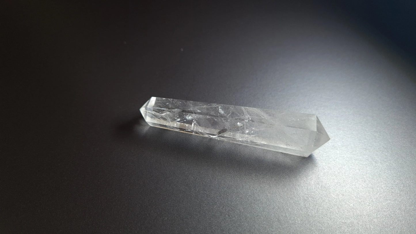 Cristal de quartz - 6 facettes - 8.3 x 1.9 cm - 34 g Ma boutique