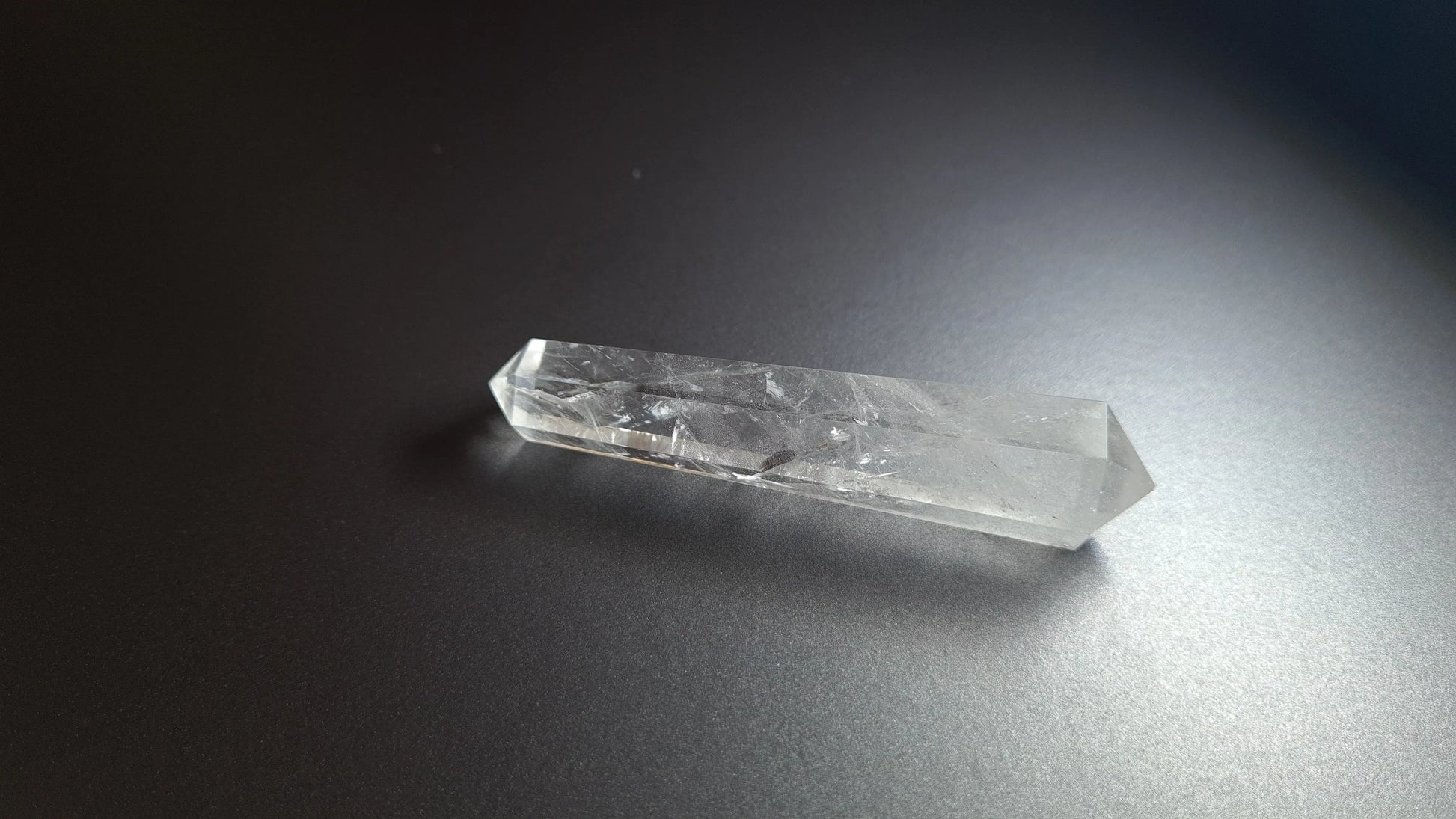 Cristal de quartz - 6 facettes - 8.3 x 1.9 cm - 34 g Ma boutique