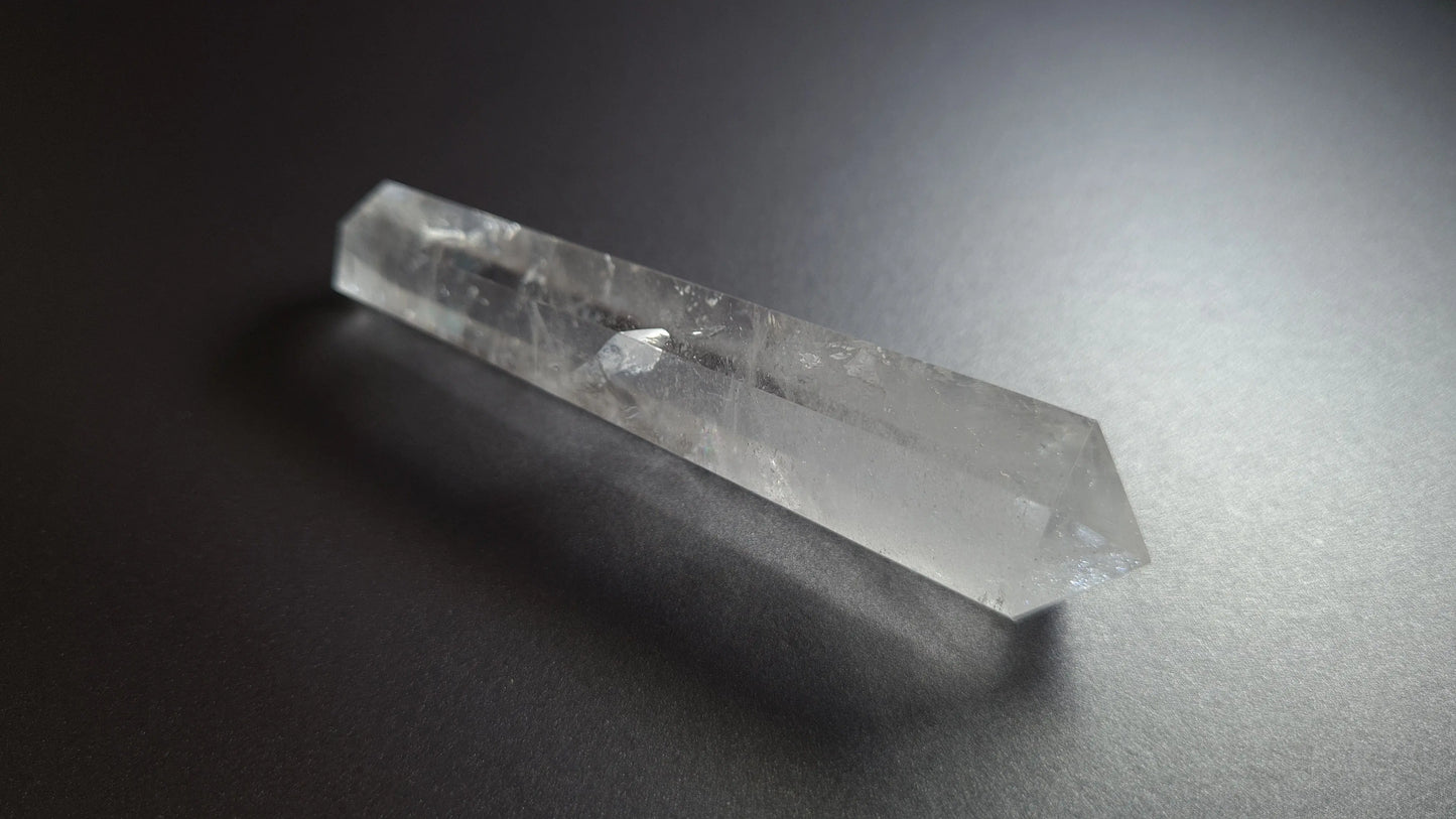 Cristal de quartz - 6 facettes - 8.3 x 1.9 cm - 34 g Ma boutique