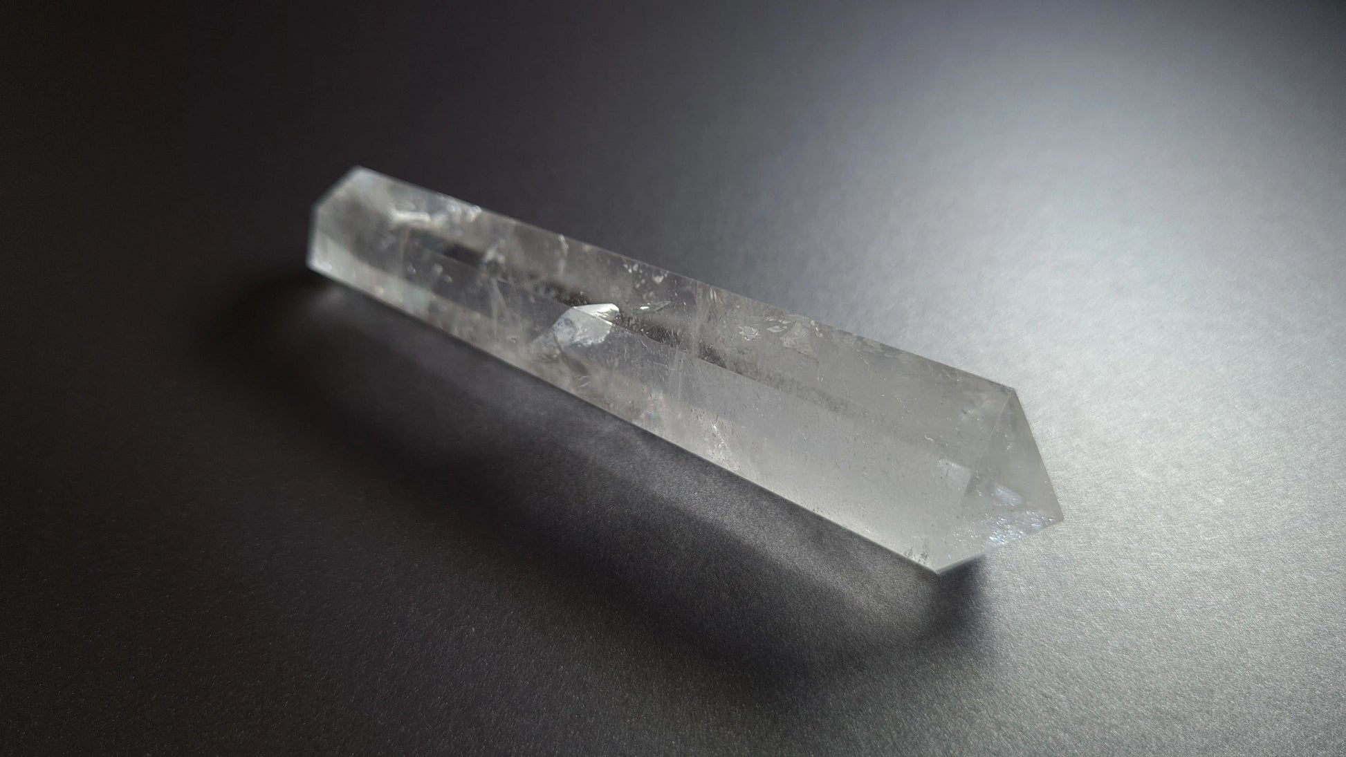 Cristal de quartz - 6 facettes - 8.3 x 1.9 cm - 34 g Ma boutique