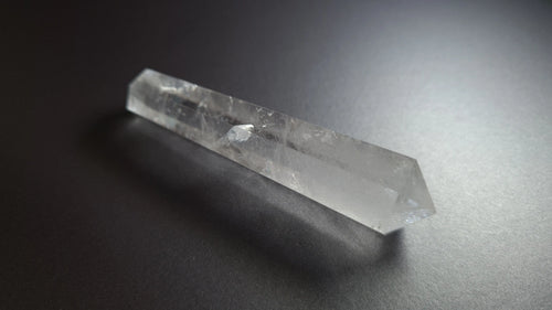 Cristal de quartz - 6 facettes - 8.3 x 1.9 cm - 34 g Ma boutique