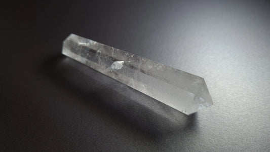 Cristal de quartz - 6 facettes - 8.3 x 1.9 cm - 34 g Ma boutique