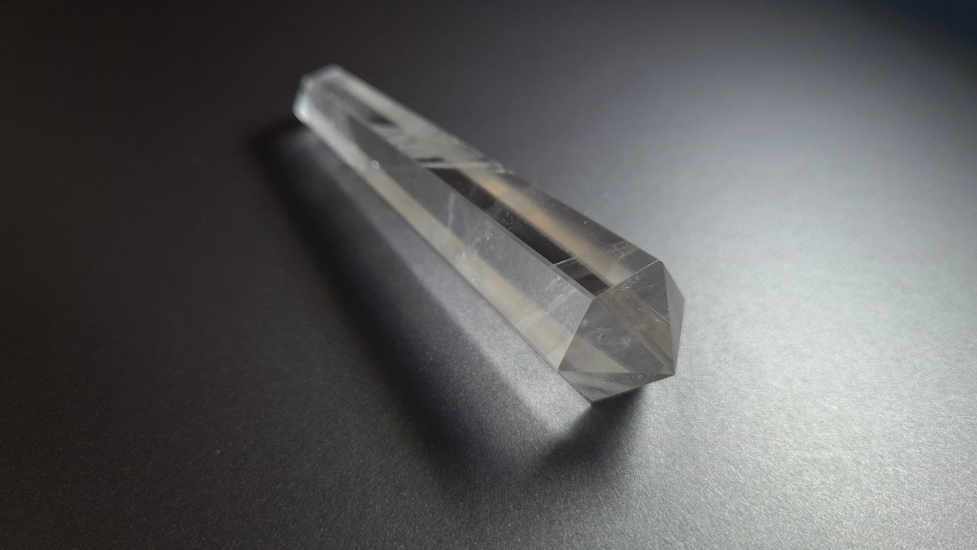 Cristal de quartz - 6 facettes - 8.4 x 1.8 cm - 30.4 g Ma boutique