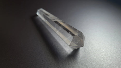 Cristal de quartz - 6 facettes - 8.4 x 1.8 cm - 30.4 g Ma boutique