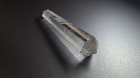 Cristal de quartz - 6 facettes - 8.4 x 1.8 cm - 30.4 g Ma boutique