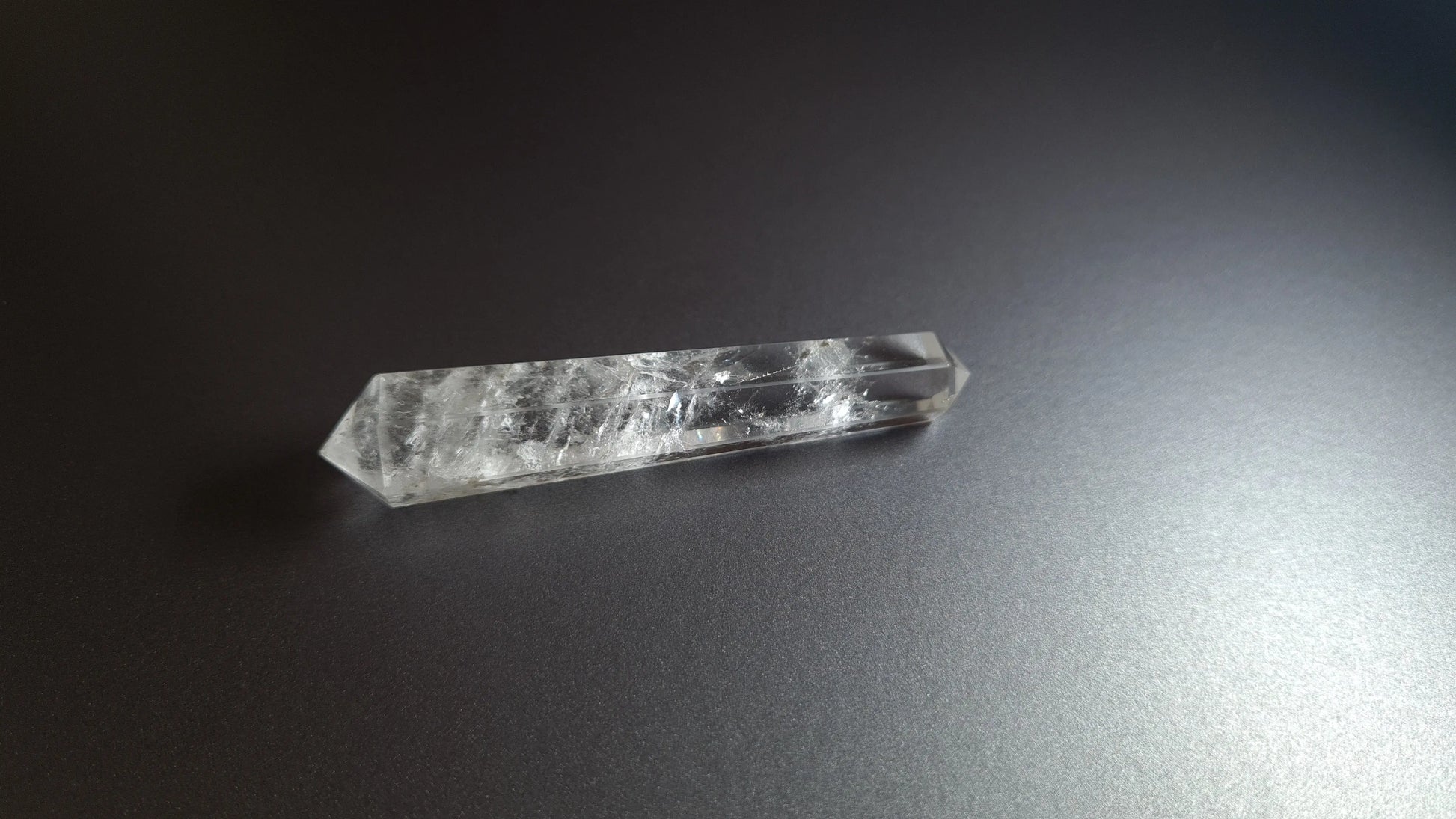 Cristal de quartz - 6 facettes - 7.7 x 1.5 cm - 22.8 g Ma boutique