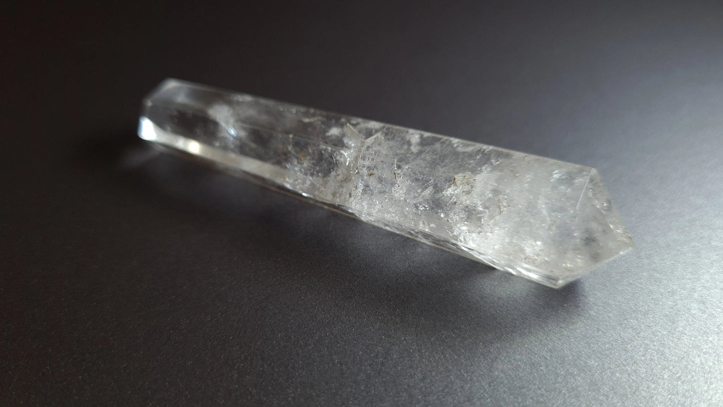 Cristal de quartz - 6 facettes - 7.7 x 1.5 cm - 22.8 g Ma boutique