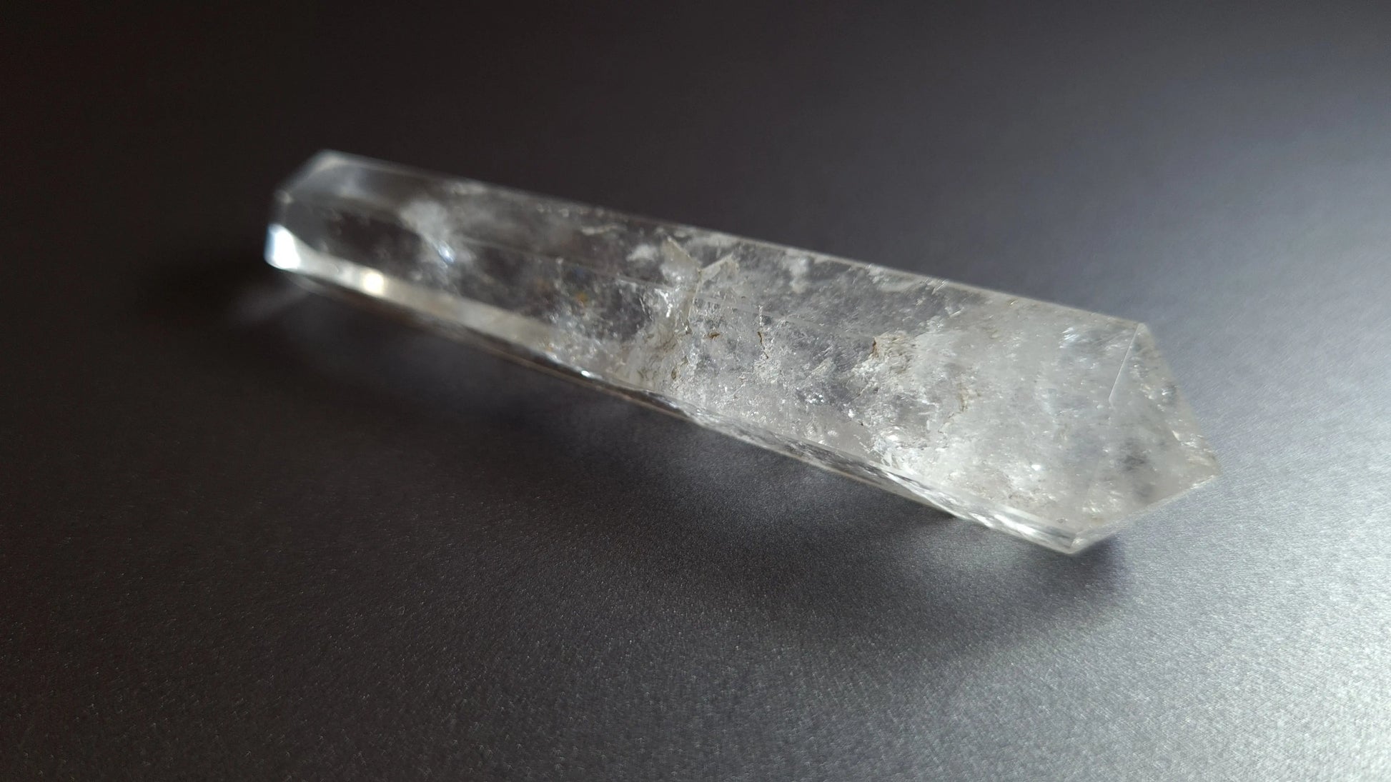 Cristal de quartz - 6 facettes - 7.7 x 1.5 cm - 22.8 g Ma boutique