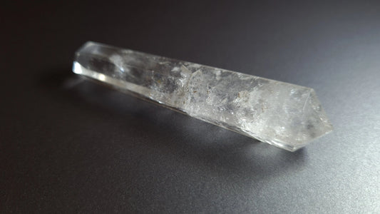Cristal de quartz - 6 facettes - 7.7 x 1.5 cm - 22.8 g Ma boutique
