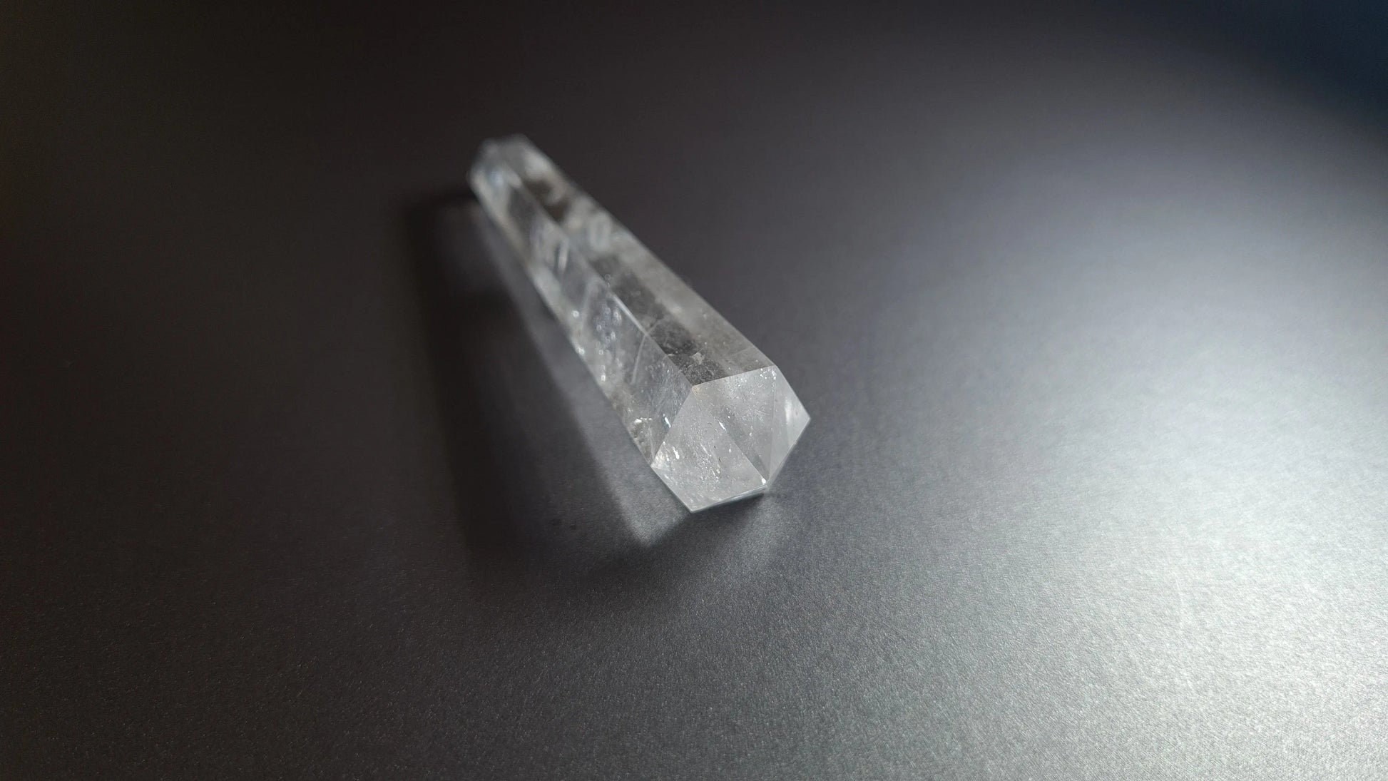 Cristal de quartz - 6 facettes - 8 x 1.7 cm - 24.4 g Ma boutique