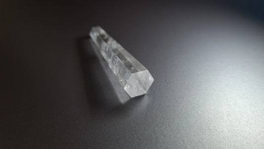 Cristal de quartz - 6 facettes - 8 x 1.7 cm - 24.4 g Ma boutique